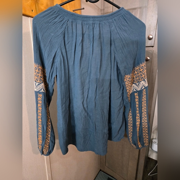 ####American Eagle Embroidered Peasant Blouse - Picture 3 of 6